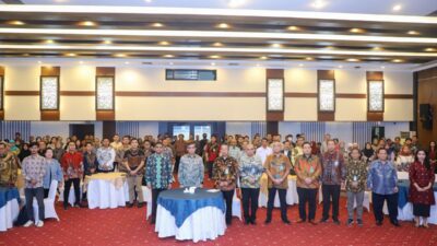 Menaker Yassierli saat memberikan sambutan dalam acara Bimtek Pengoperasian Norma100 di Jakarta.
