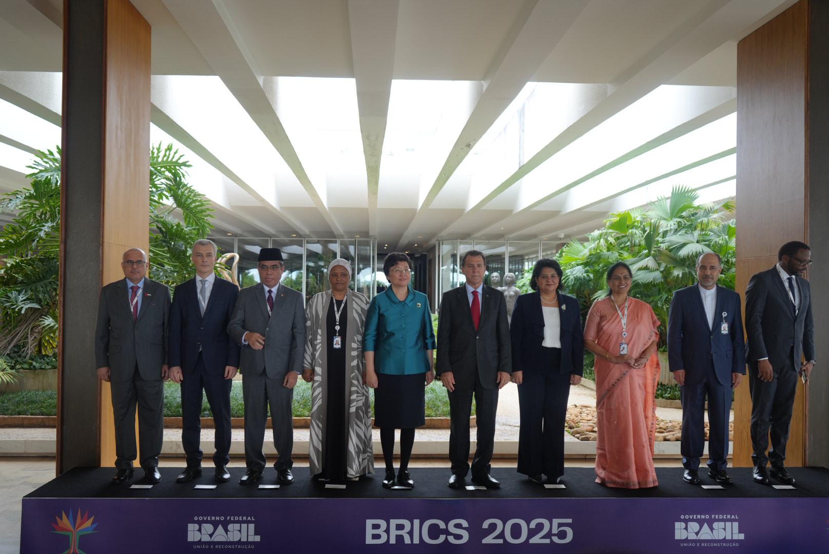Menaker Yassierli Bahas Kerja Sama Bilateral di Pertemuan BRICS Brasil 2025