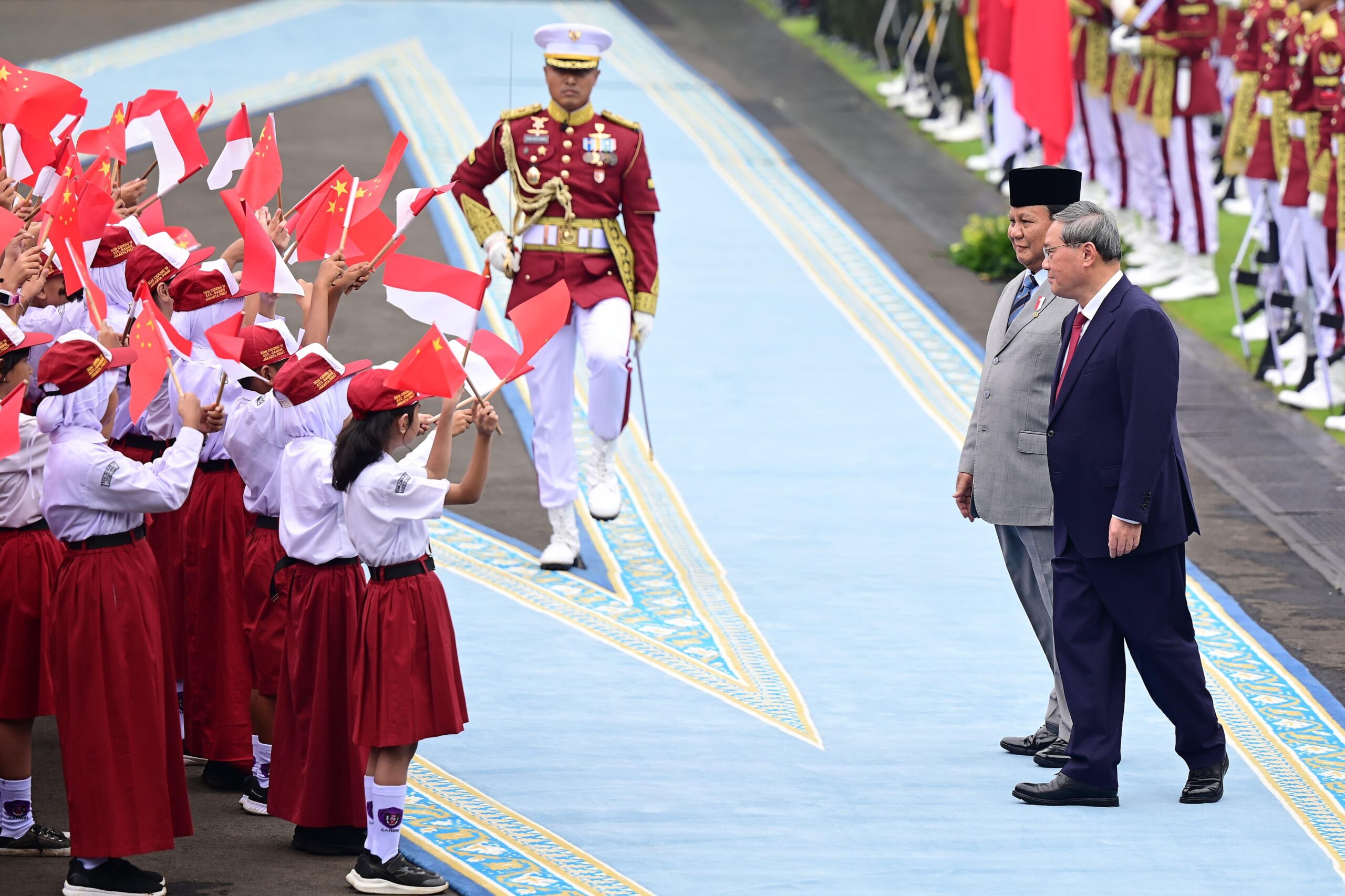 Presiden Prabowo dan Premier Li Qiang Tegaskan Komitmen untuk Memperkuat Kemitraan Strategis antara Indonesia dan Tiongkok