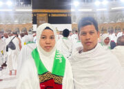 Kebahagiaan Pasangan Suami Istri Menunaikan Ibadah Haji Bersama di Tanah Suci Kebahagiaan Pasangan Suami Istri Menunaikan Ibadah Haji Bersama di Tanah Suci