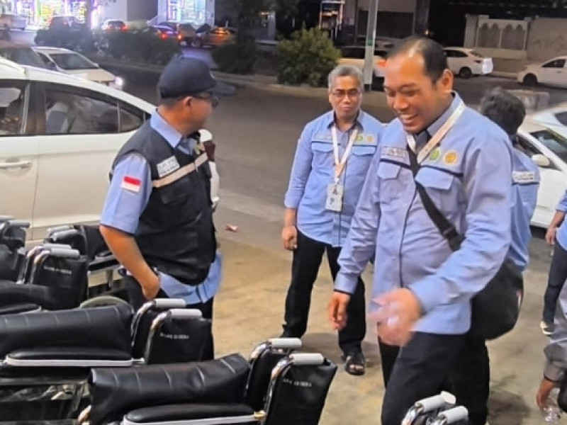 Warga Lokal Sumbangkan 20 Kursi Roda untuk Tamu Allah