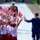Meriahnya Sambutan Siswa dengan Bendera Berkibar Saat Kunjungan Presiden Prancis