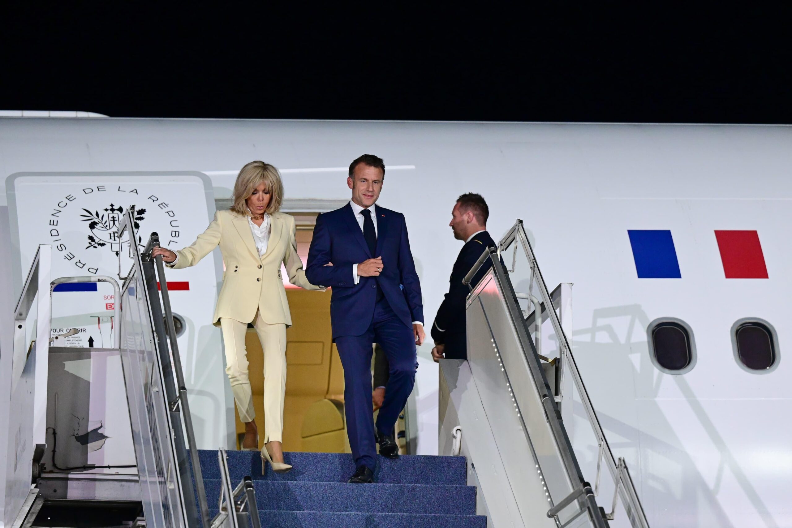 Kedatangan Presiden Macron ke Jakarta: Puji Keindahan Indonesia dan Hubungan Akrab dengan Presiden Prabowo