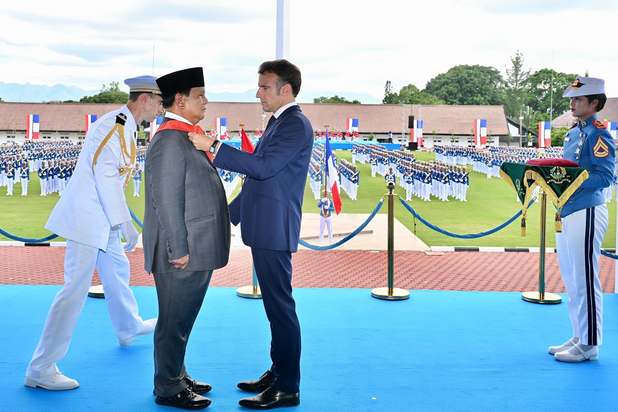 Presiden Macron Berikan Grand Croix de la Légion d’Honneur untuk Presiden Prabowo