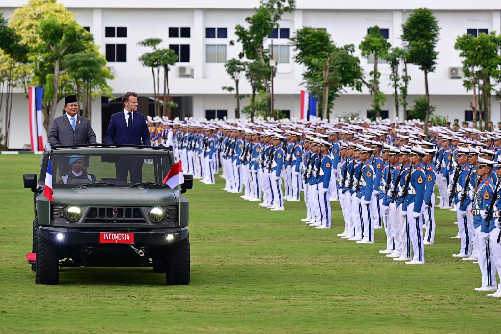 Presiden Prabowo dan Presiden Macron Saksikan Upacara di Akmil Magelang, Tinjau Pasukan Taruna