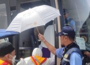 Payung Teduh Menemani Kedatangan Jemaah Haji Payung Teduh Menemani Kedatangan Jemaah Haji