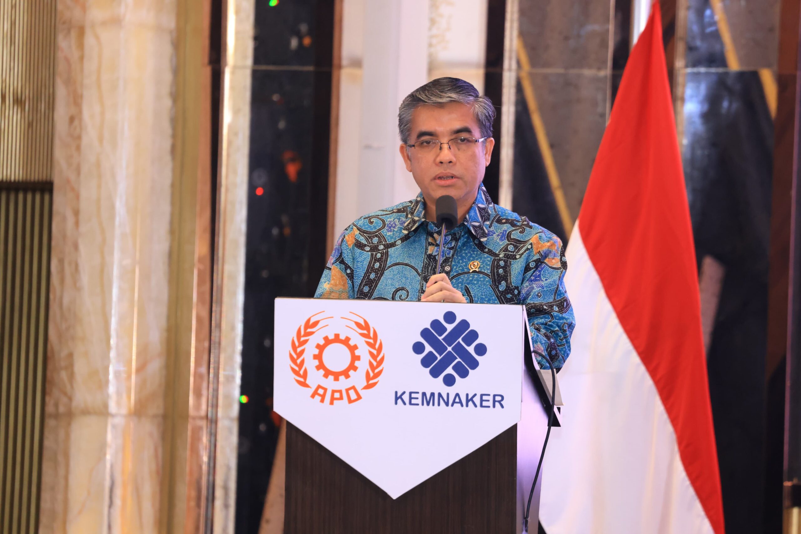 Menaker Yassierli Apresiasi Indra Singawinata Terpilih Kembali Jadi Sekjen APO