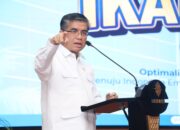 Menaker Yassierli Minta Ikaperjasi Jaring Aspirasi Pencari Kerja Menaker Yassierli Minta Ikaperjasi Jaring Aspirasi Pencari Kerja