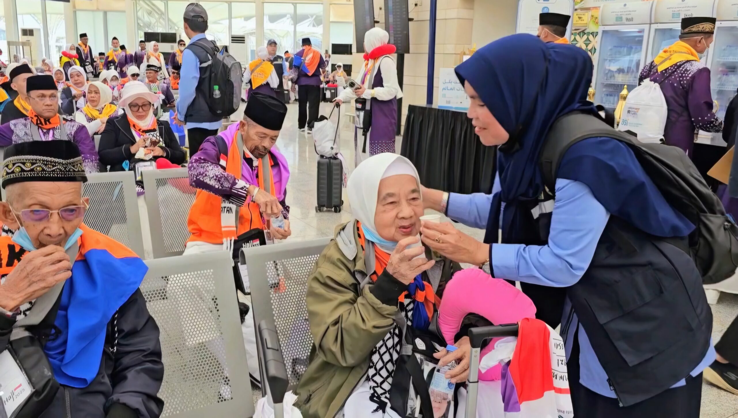 Kehangatan Kahwa Menyambut Lansia di Bandara Madinah