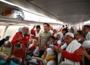 Wapres Tinjau Fast Track Makkah dan Lepas Jemaah Haji Surakarta Wapres Tinjau Fast Track Makkah dan Lepas Jemaah Haji Surakarta