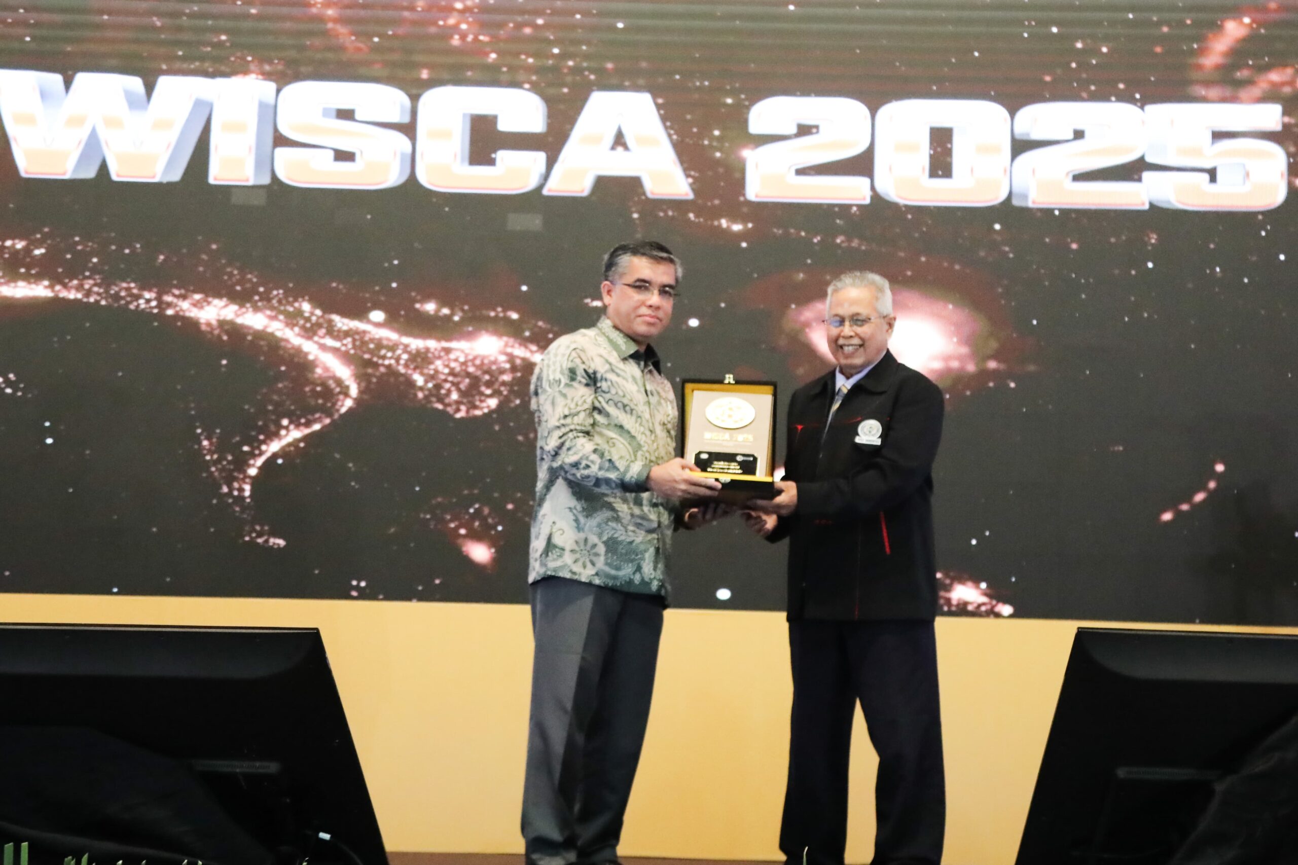 Menaker Yassierli saat menyampaikan pentingnya hubungan industrial untuk budaya K3 dalam acara WISCA 2025 di Jakarta
