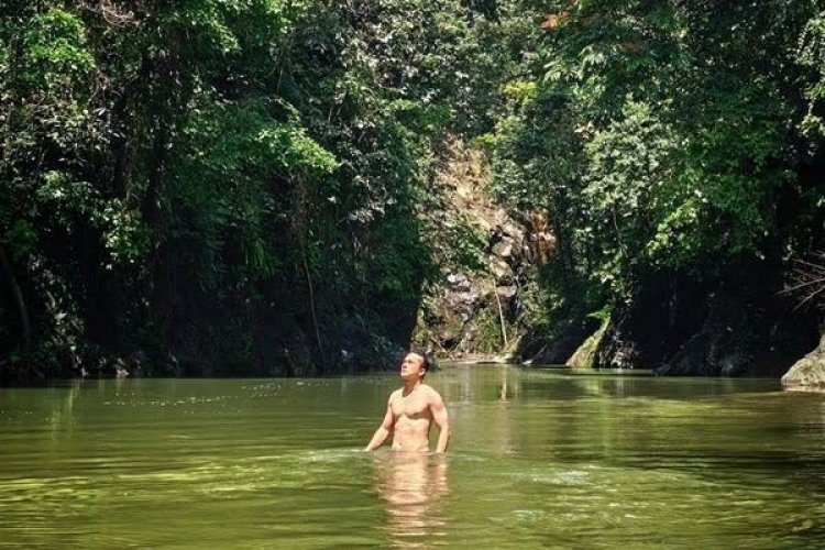 Nicholas Saputra Bagikan Foto Shirtless Basah-Basahan, Netizen Banjir Komentar!