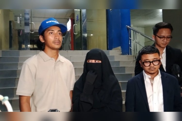Umi Pipik dan Abidzar Serahkan Bukti ke Polisi, Apa Kasusnya?