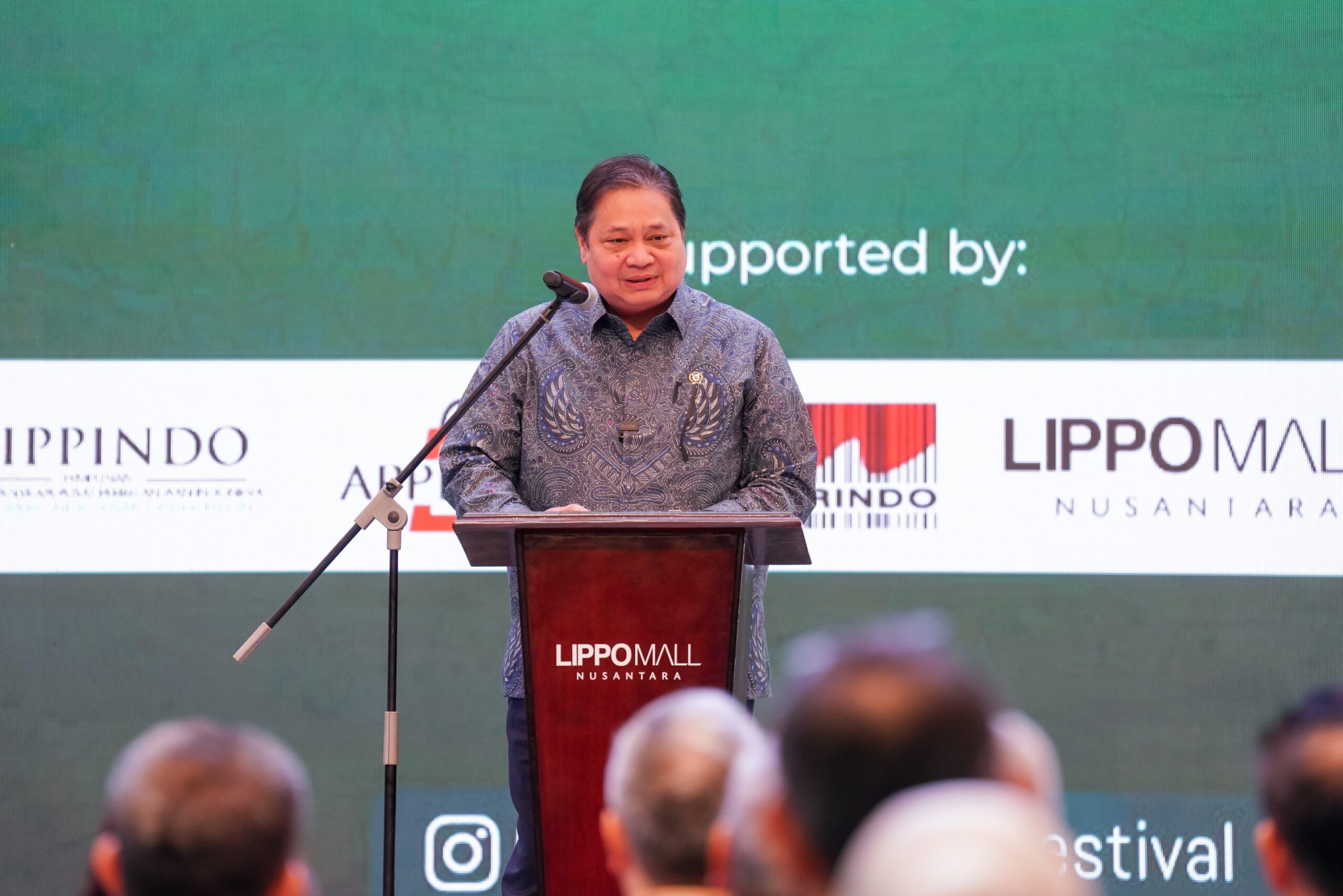 Menko Airlangga Hartarto saat menyampaikan capaian program konsumsi domestik dalam konferensi pers di Jakarta