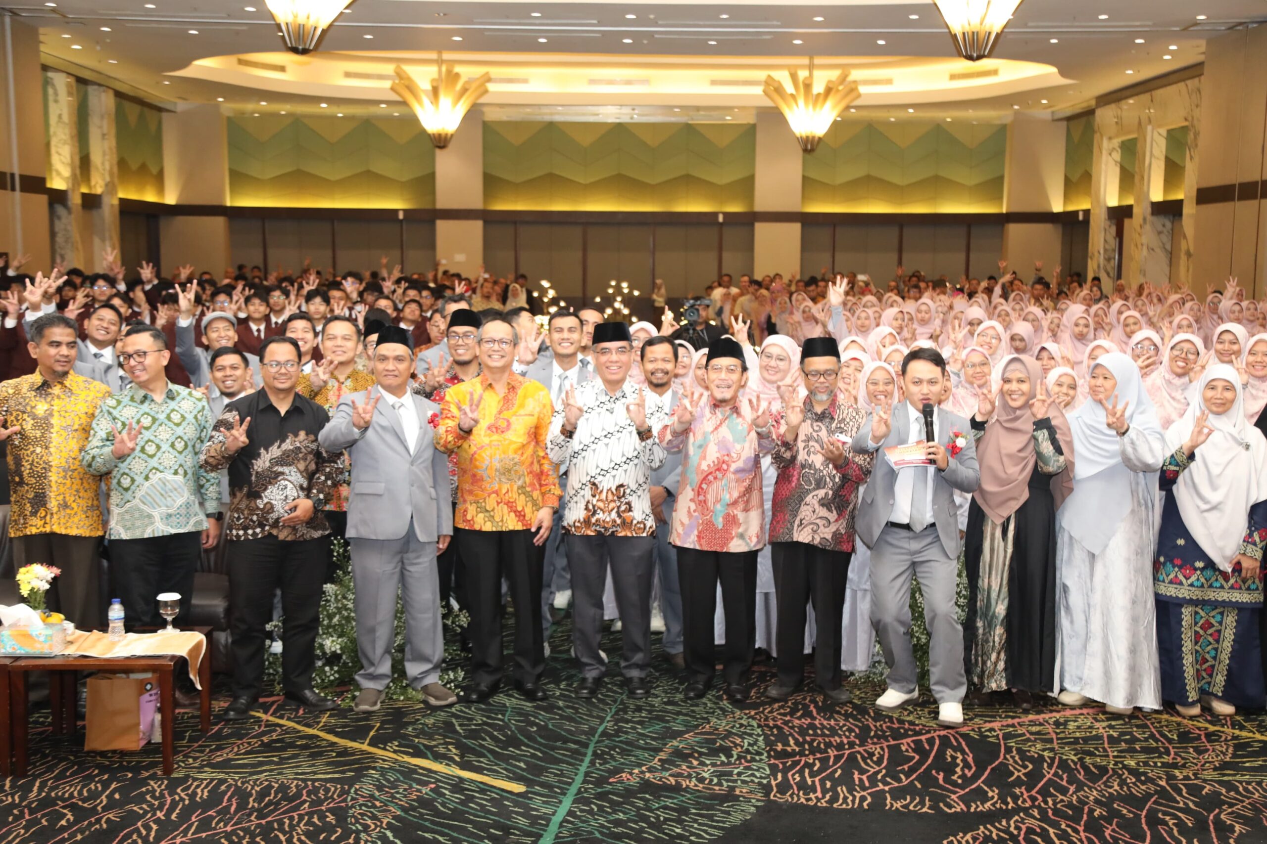 Menaker Yassierli Ajak Generasi Muda Jadi Pemimpin Perubahan di Era VUCA