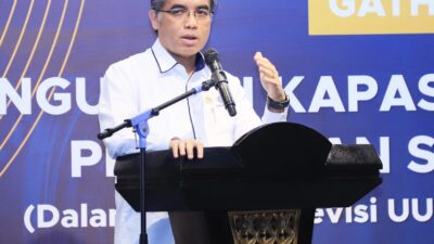 Menaker Yassierli menjelaskan kondisi lapangan kerja Indonesia 2025 dalam siaran pers Kemnaker