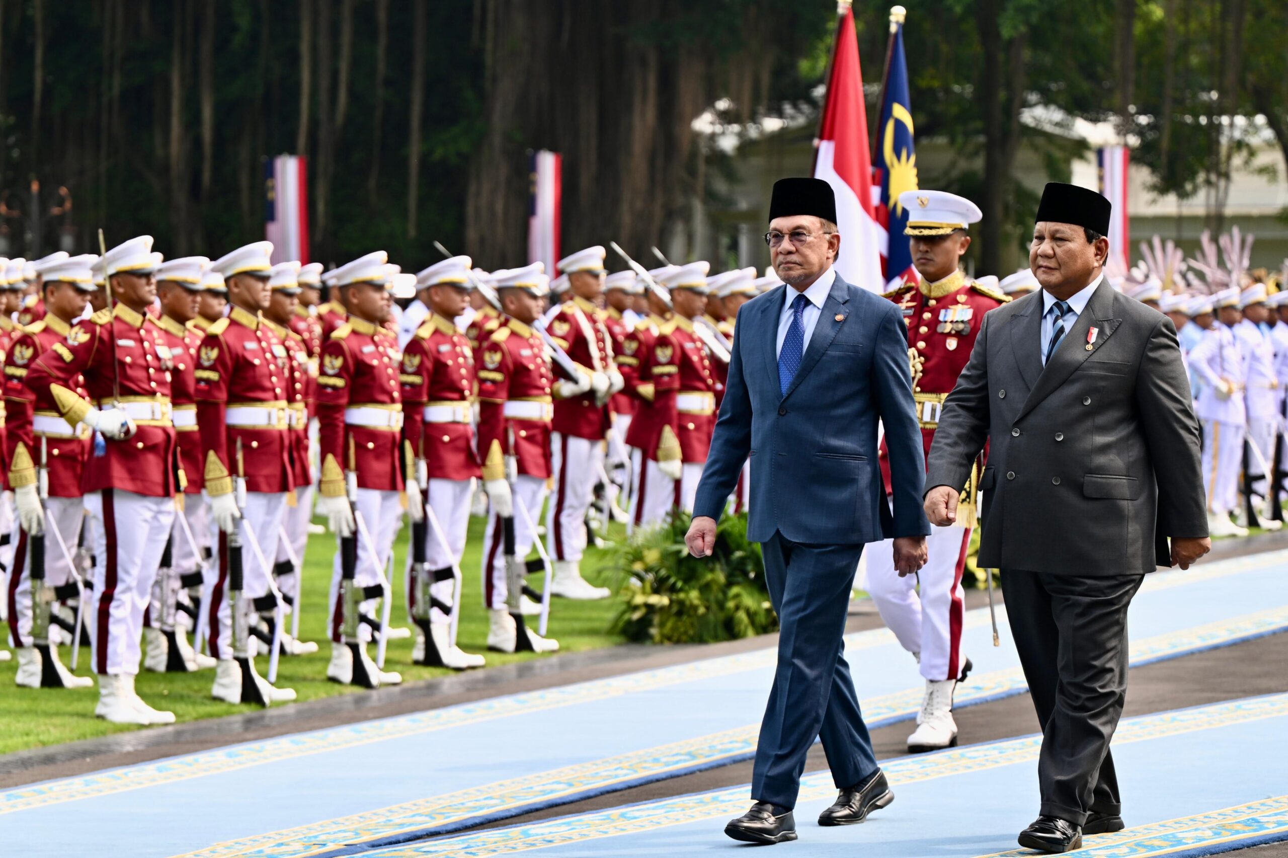 Gempita dan Penuh Hormat, Presiden Prabowo Menerima PM Malaysia Anwar Ibrahim di Istana Merdeka