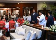 Presiden Prabowo Sambut Timnas Sepak Bola dengan Hangat di Kertanegara