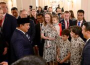 Hangat dan Meriah: Sambutan Diaspora Indonesia untuk Presiden Prabowo di St. Petersburg Hangat dan Meriah: Sambutan Diaspora Indonesia untuk Presiden Prabowo di St. Petersburg
