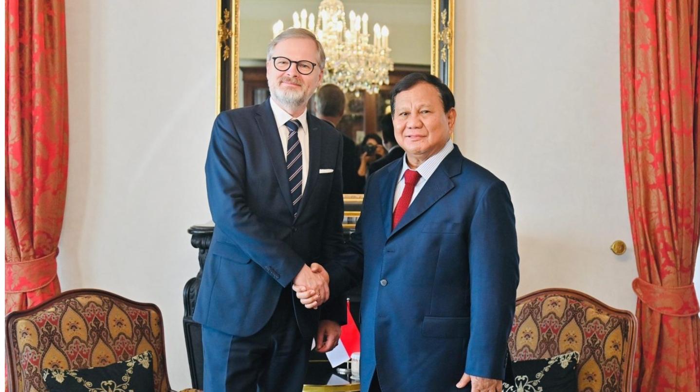 Presiden Prabowo Sambut PM Ceko Petr Fiala Saat Transit di Praha