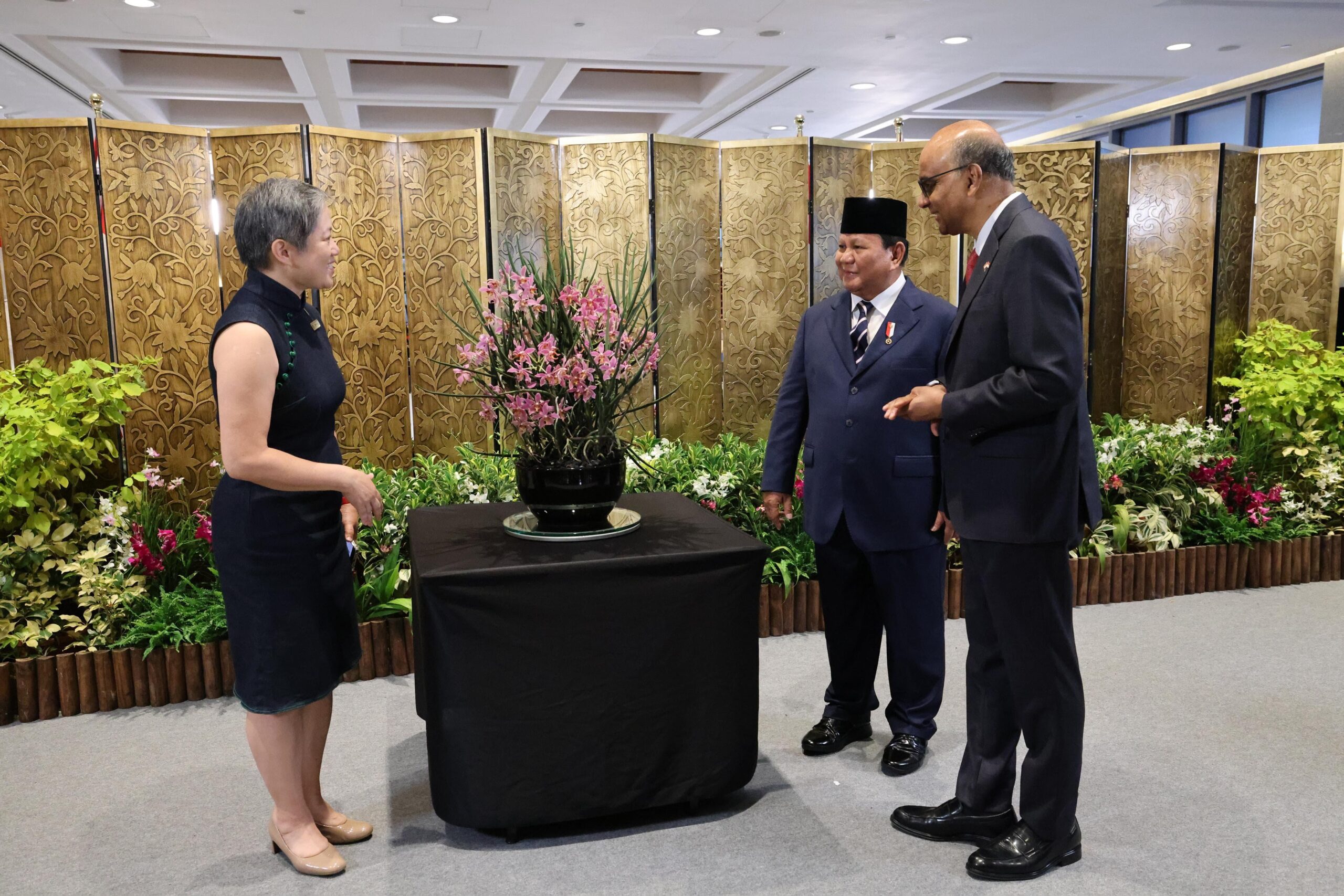 Presiden Prabowo Namakan Anggrek “Paraphalante Dora Sigar Soemitro” saat Kunjungan ke Singapura