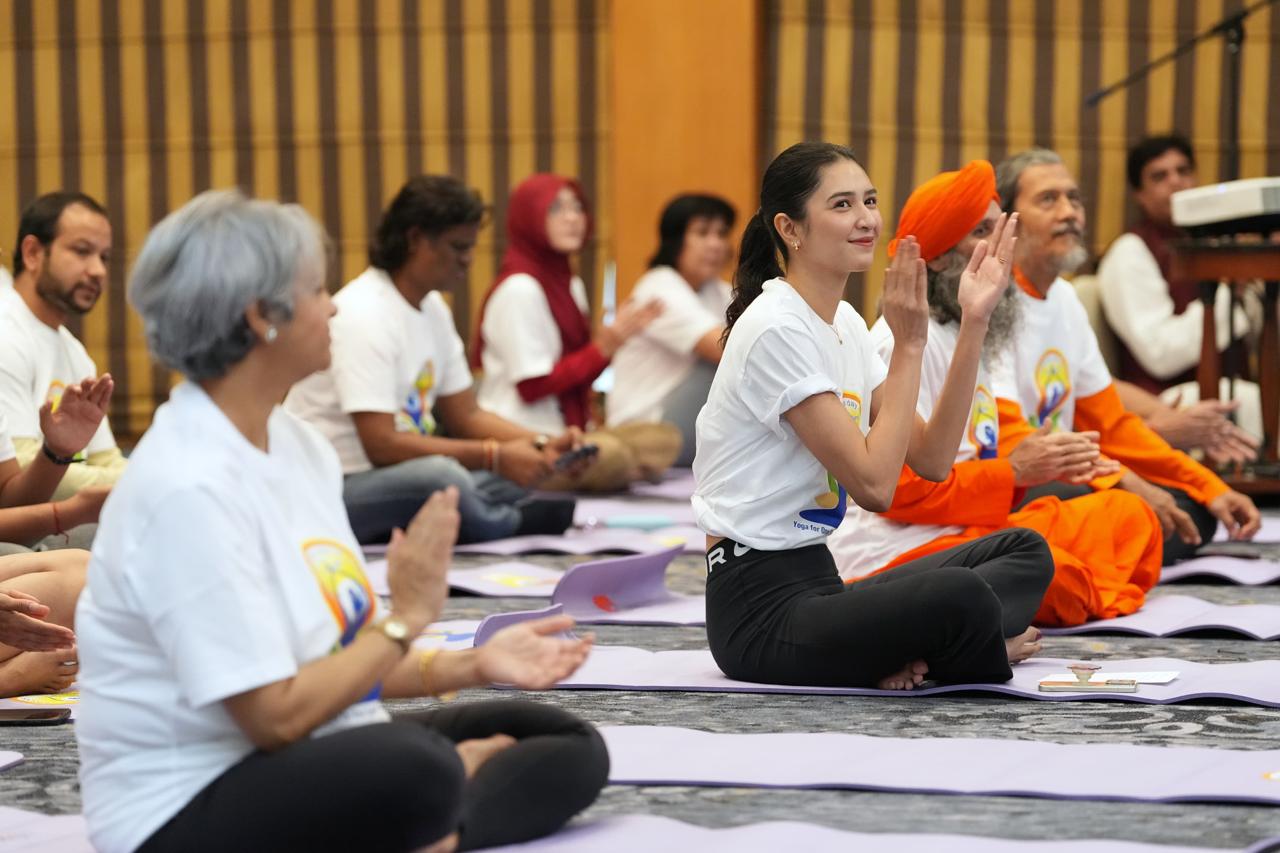Peringatan 10 Tahun Hari Yoga Internasional: Kemenpora Tekankan Yoga Sebagai Jalan Keharmonisan Hidup Beyond Gerakan Fisik