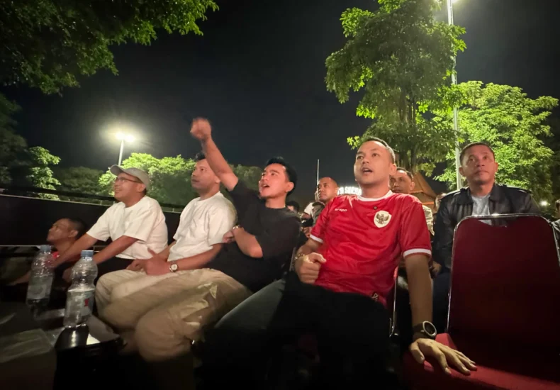 Gibran Nobar Timnas Indonesia vs China di Balai Kota Surakarta