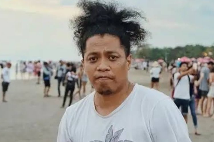 Komentar Lucu Arie Kriting Saat Berkostum Dukun dan Meniup Kepala Rekan Komedian