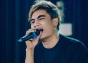 Charly Van Houten Lepas Penyanyi yang Interpretasi Karya Musiknya Charly Van Houten Lepas Penyanyi yang Interpretasi Karya Musiknya