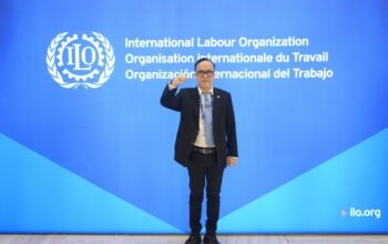 Wamenaker di ILC: Tiga Strategi Konkret Atasi Dominasi Sektor Informal