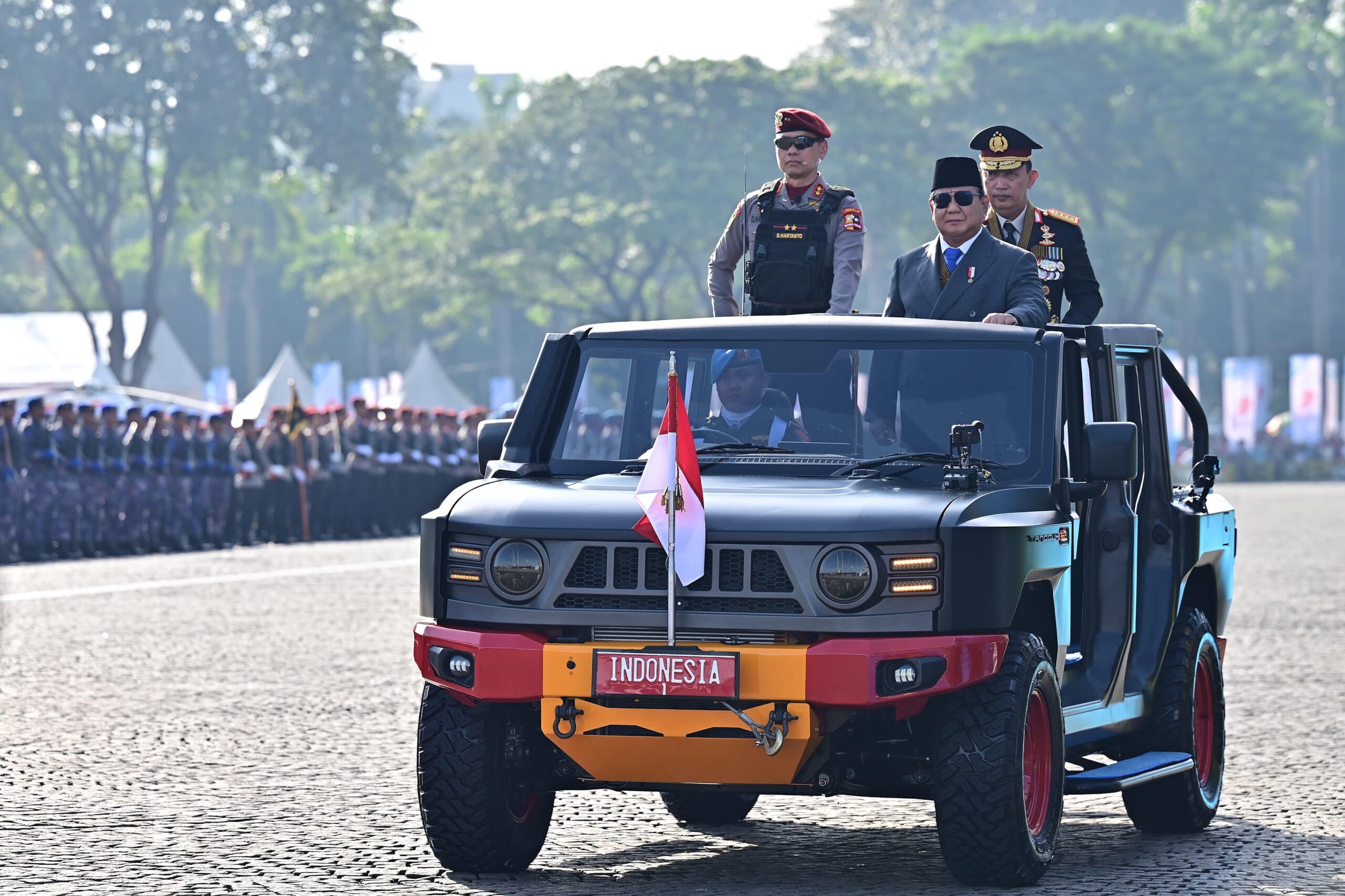 Presiden Prabowo Memimpin Upacara Hari Bhayangkara ke-79 di Monas