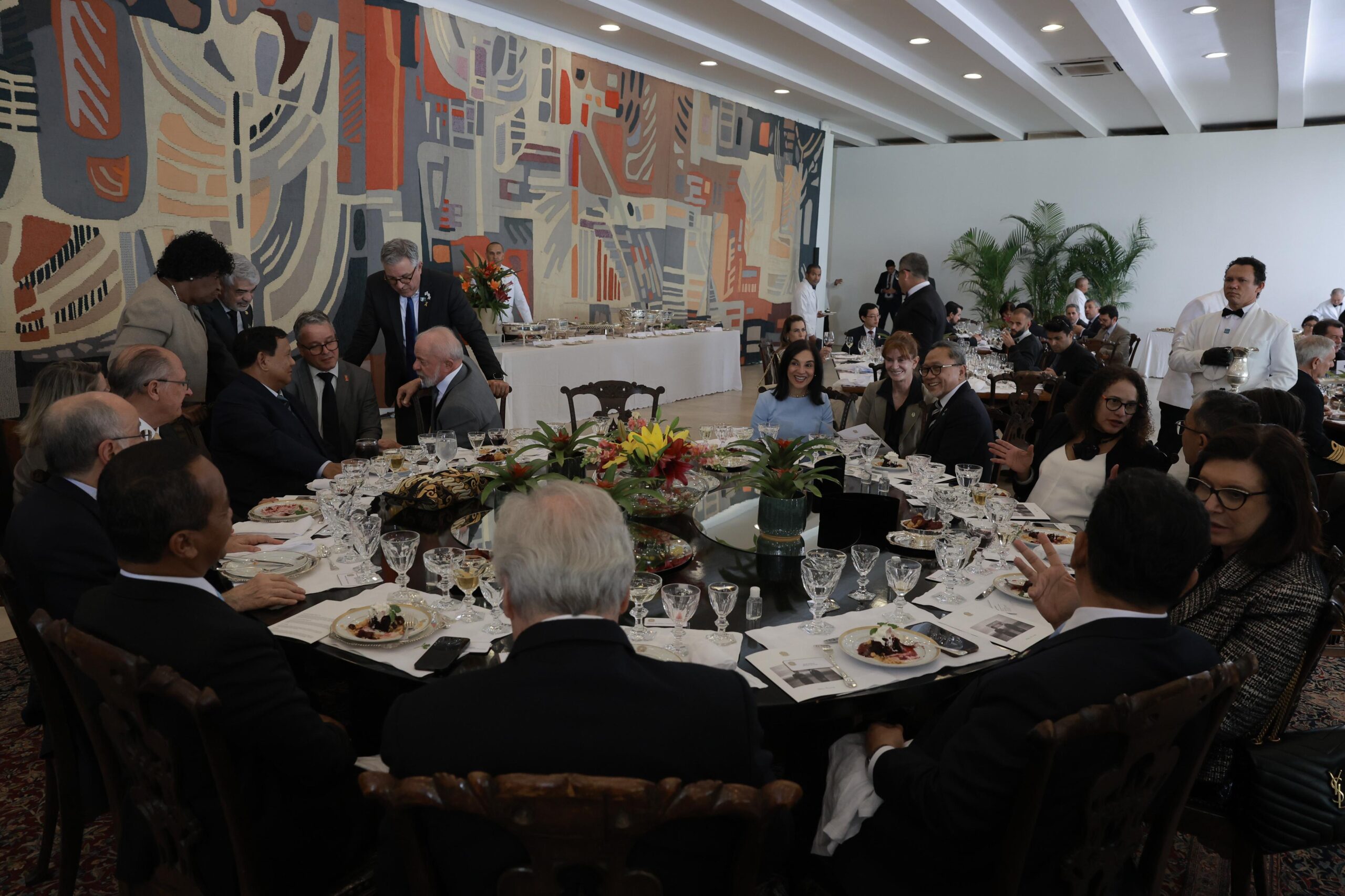 Prabowo Hadiri Makan Siang Kenegaraan Bersama Presiden Lula di Brasilia