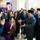 Sambutan Meriah Diaspora untuk Presiden Prabowo di Paris: Senyum, Bunga, dan Bendera