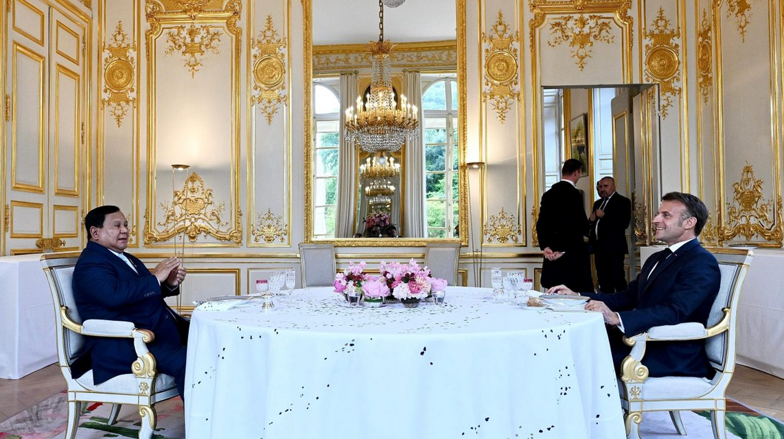 Diplomasi Hangat di Élysée: Presiden Prabowo dan Presiden Macron Nikmati Jamuan Santap Malam Privat