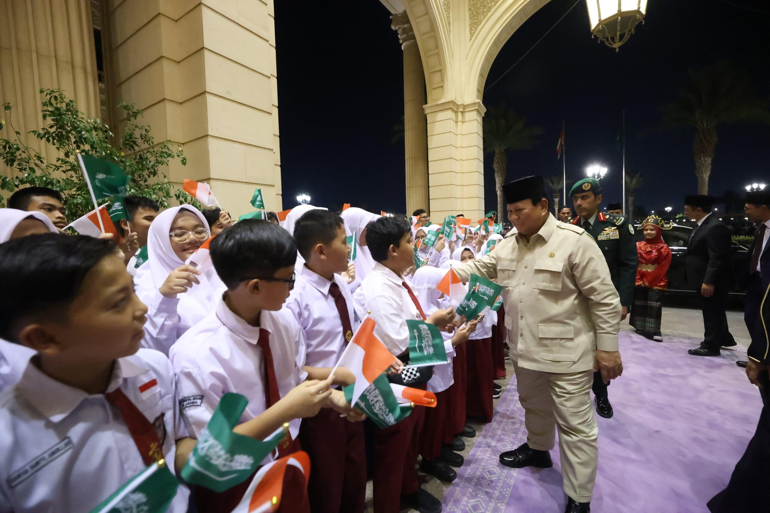 Siswa dan Diaspora Indonesia di Jeddah Sambut Antusias Presiden Prabowo