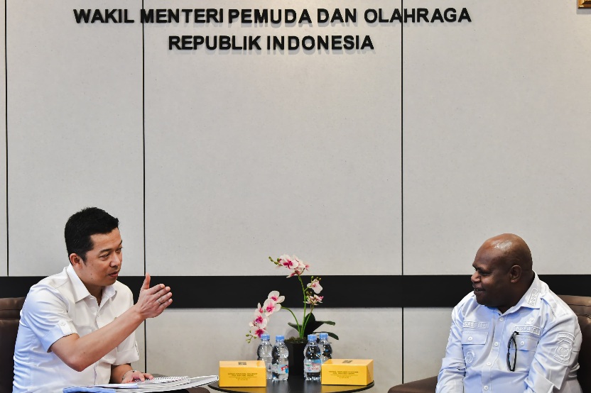 Wamenpora Taufik dan Bupati Dogiyai Diskusikan Peningkatan Fasilitas Olahraga di Papua Tengah