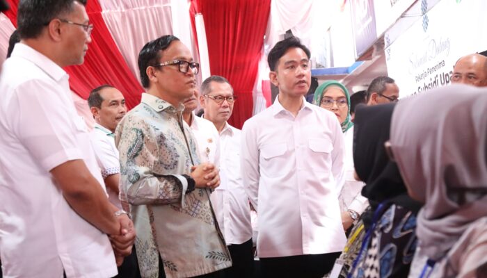 Wapres Gibran Tinjau Penyaluran BSU 2025 di Boyolali, 13,8 Juta Pekerja Sudah Terima Bantuan