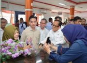 Wamenaker Dampingi Wapres Gibran Tinjau Penyaluran BSU 2025 di Kota Tangerang
