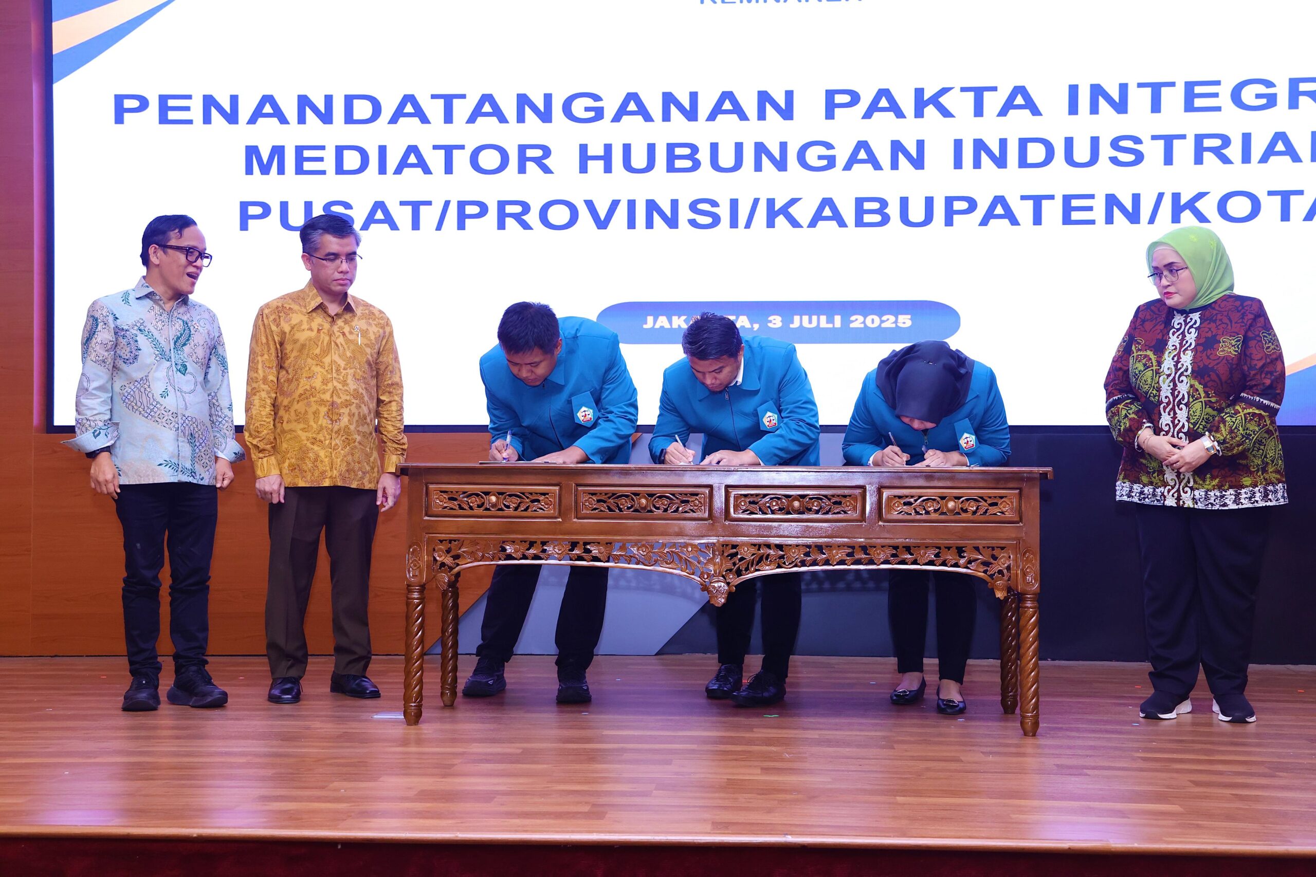 Menaker Dorong Profesionalisme Mediator Hubungan Industrial Melalui Pakta Integritas