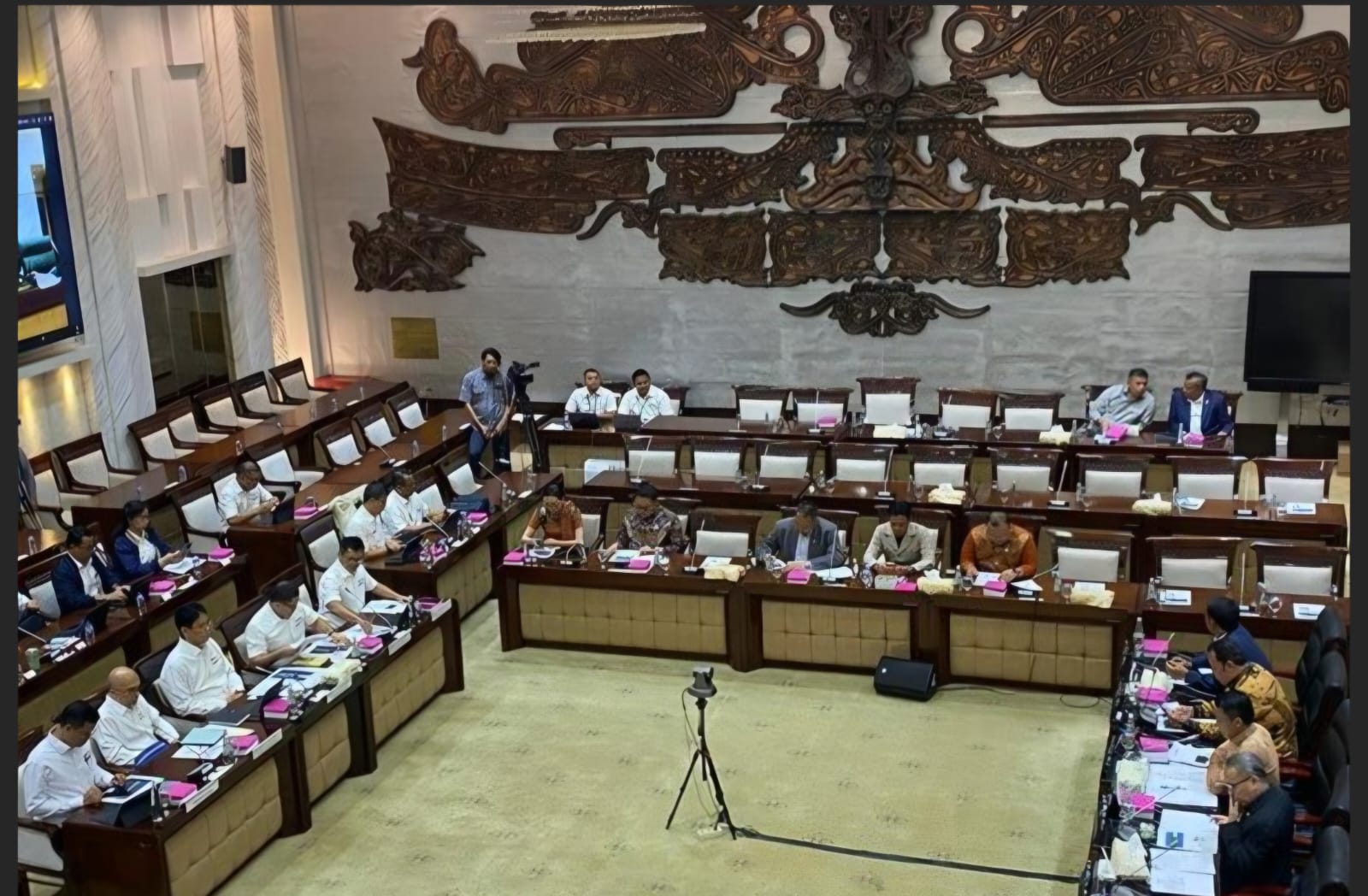 Purbaya Yakinkan DPR RI Harga BBM Subsidi Tidak Naik di 2026, DPR Tepuk Tangan